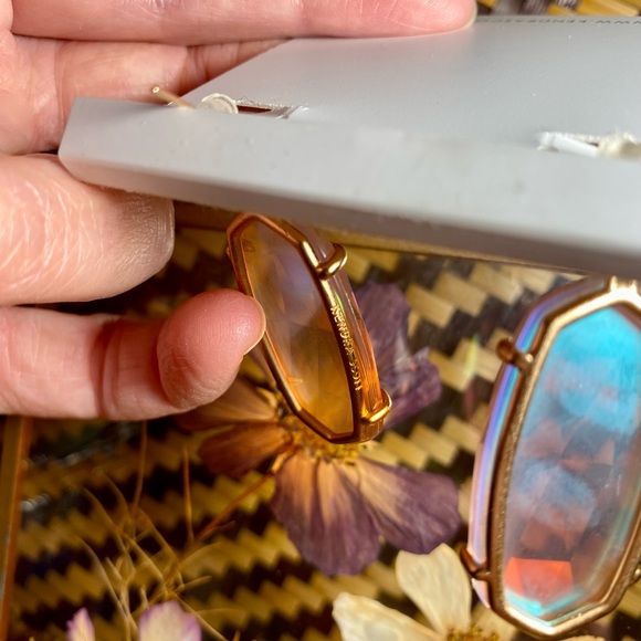 Kendra Scott Esme Earrings - Picture 7 of 8